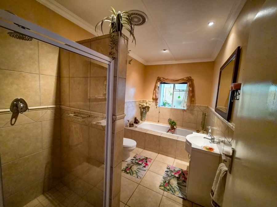 4 Bedroom Property for Sale in De Doorns Western Cape